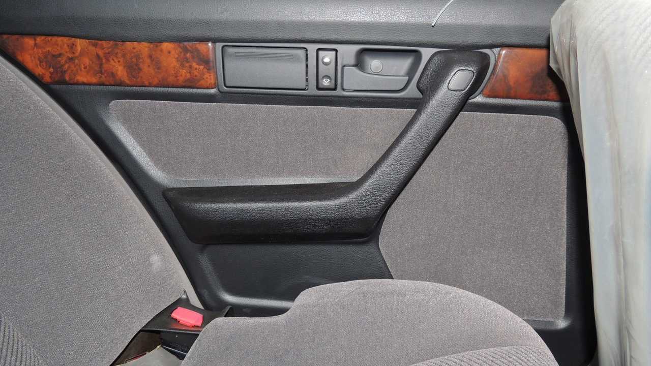 Brand new BMW 5 Series (E34) discovered in Bulgaria