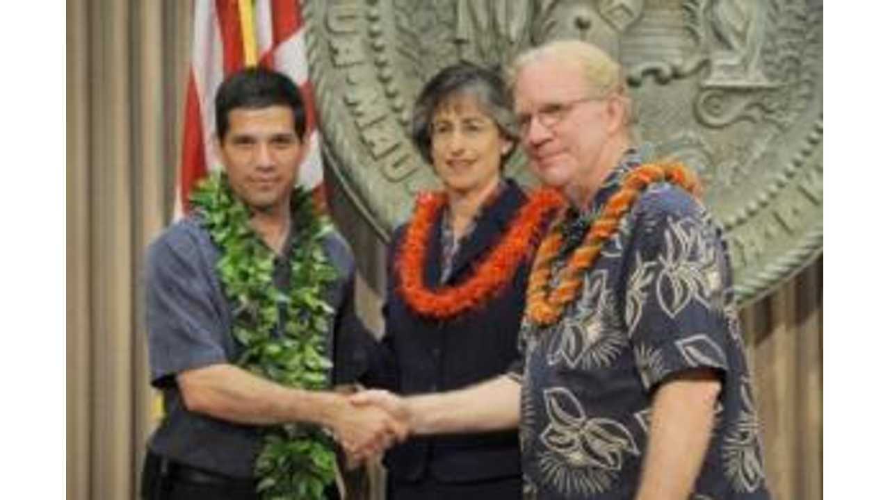 Better Place Founder And Original CEO, Shai Agassi Shakes Hands With Hawaii Governor Linda Lingle In 2008