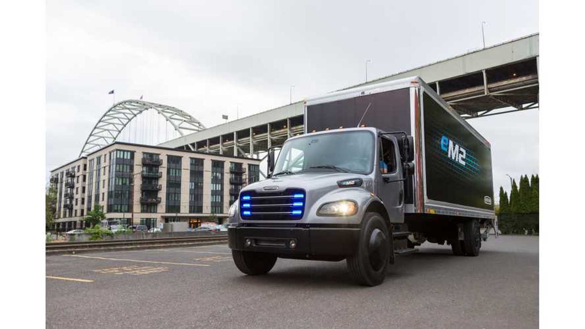 Daimler Hands Over First Electric Freightliner eM2 Truck