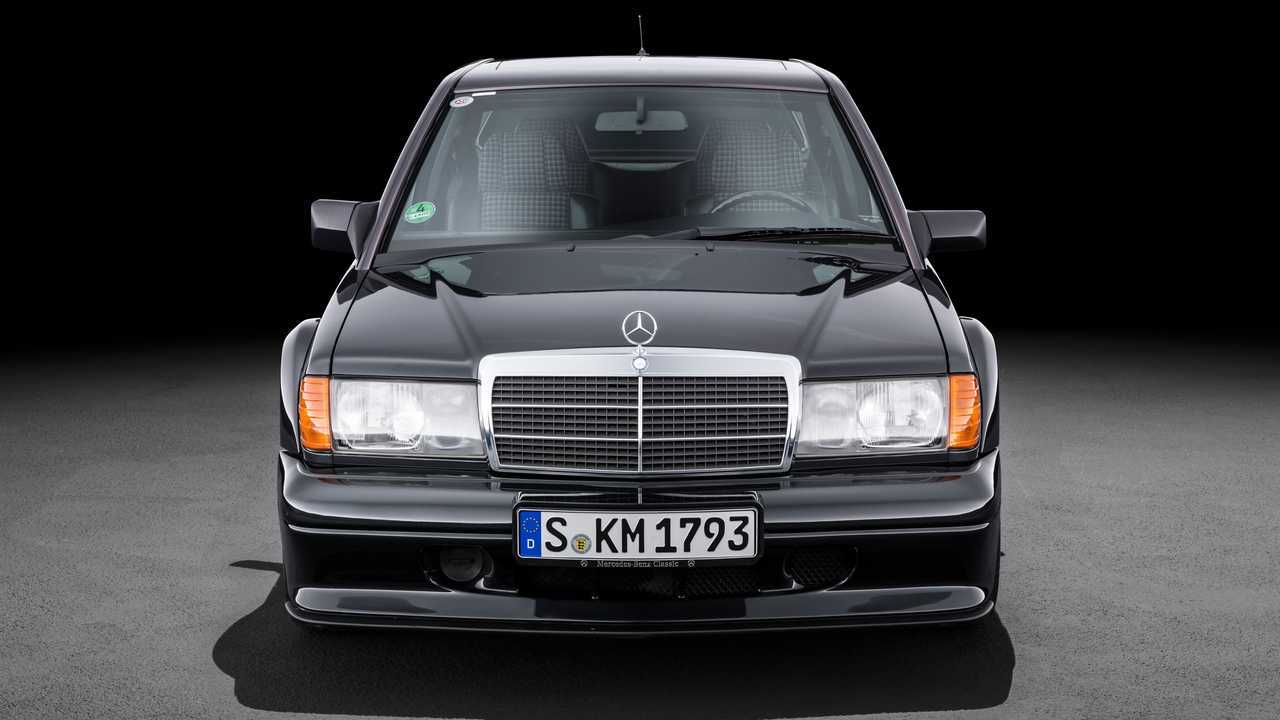 Mercedes, il radiatore a nido d'ape compie 120 anni
