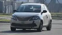 2021 Lancia Ypsilon Spia Anteriore foto