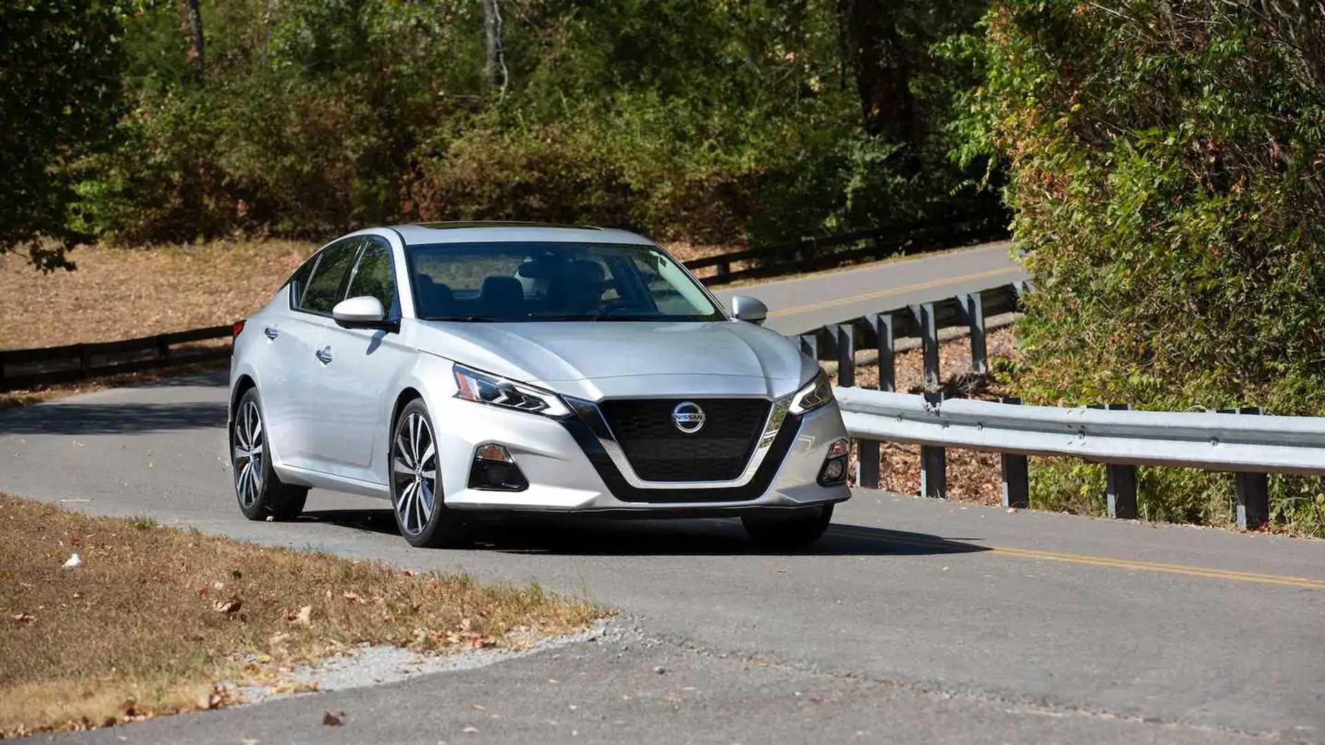 2021 Nissan Altima silver front quarter road shot