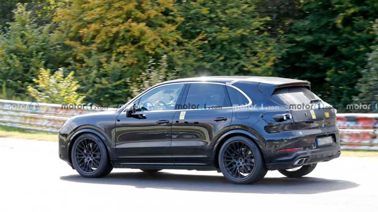 Makyajlı Porsche Cayenne Casus Fotoğrafı.