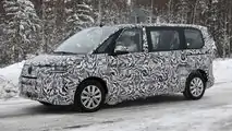 Volkswagen T7 Multivan, su strada la versione definitiva