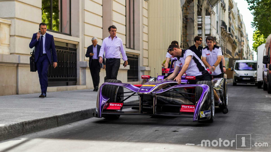 KVC - DS E-Tense dans Paris