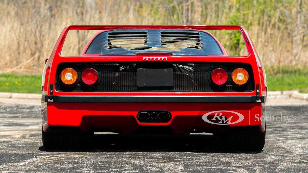Ferrari F40, un esemplare all'asta da RM Sotheby's