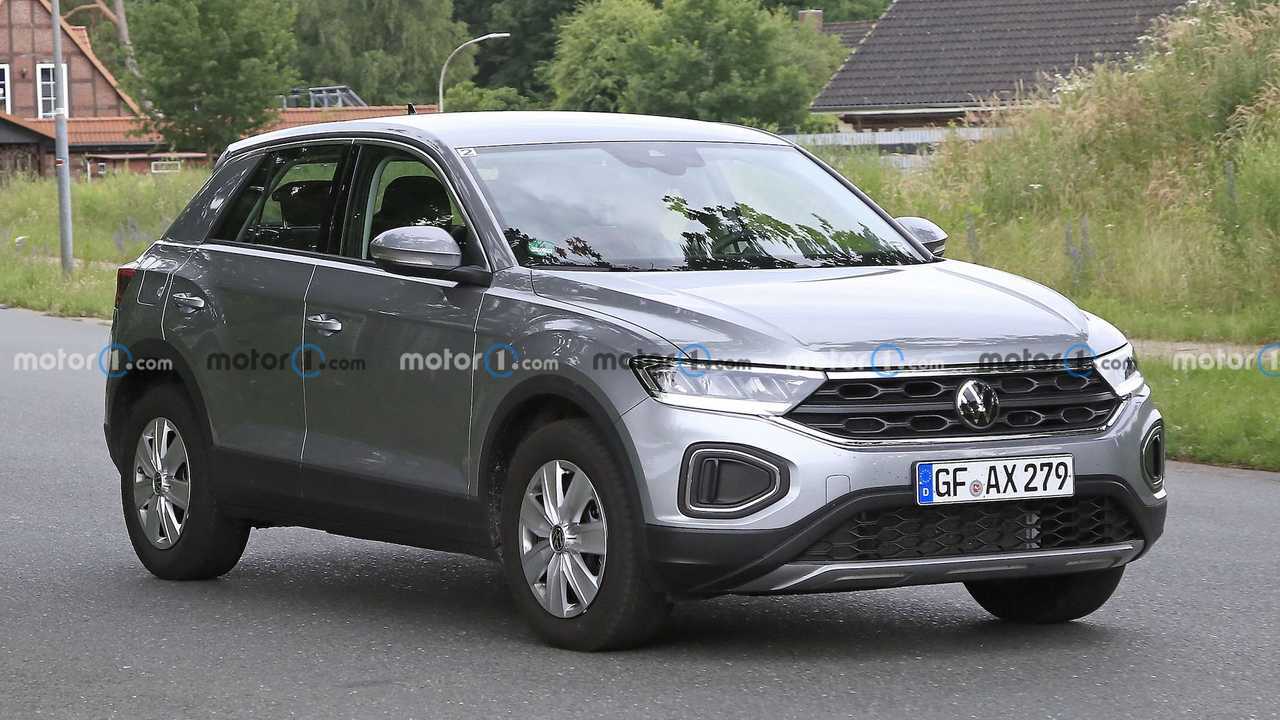 Volkswagen T-Roc e T-Roc R-Line restyling, le foto spia