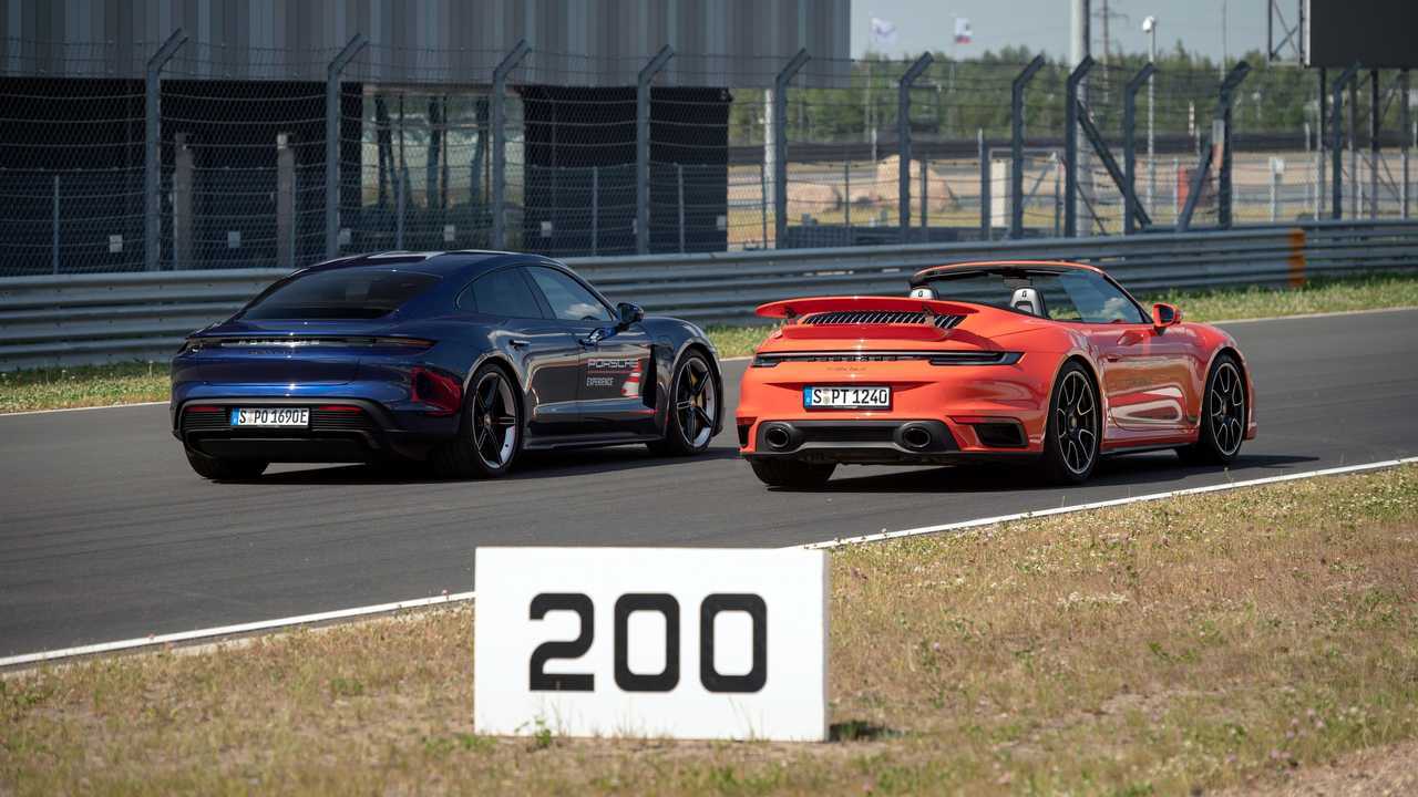 Porsche Taycan Turbo S и Porsche 911 Turbo S Cabriolet