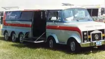 VW Bus mit acht Rädern zum Verkauf auf eBay USA