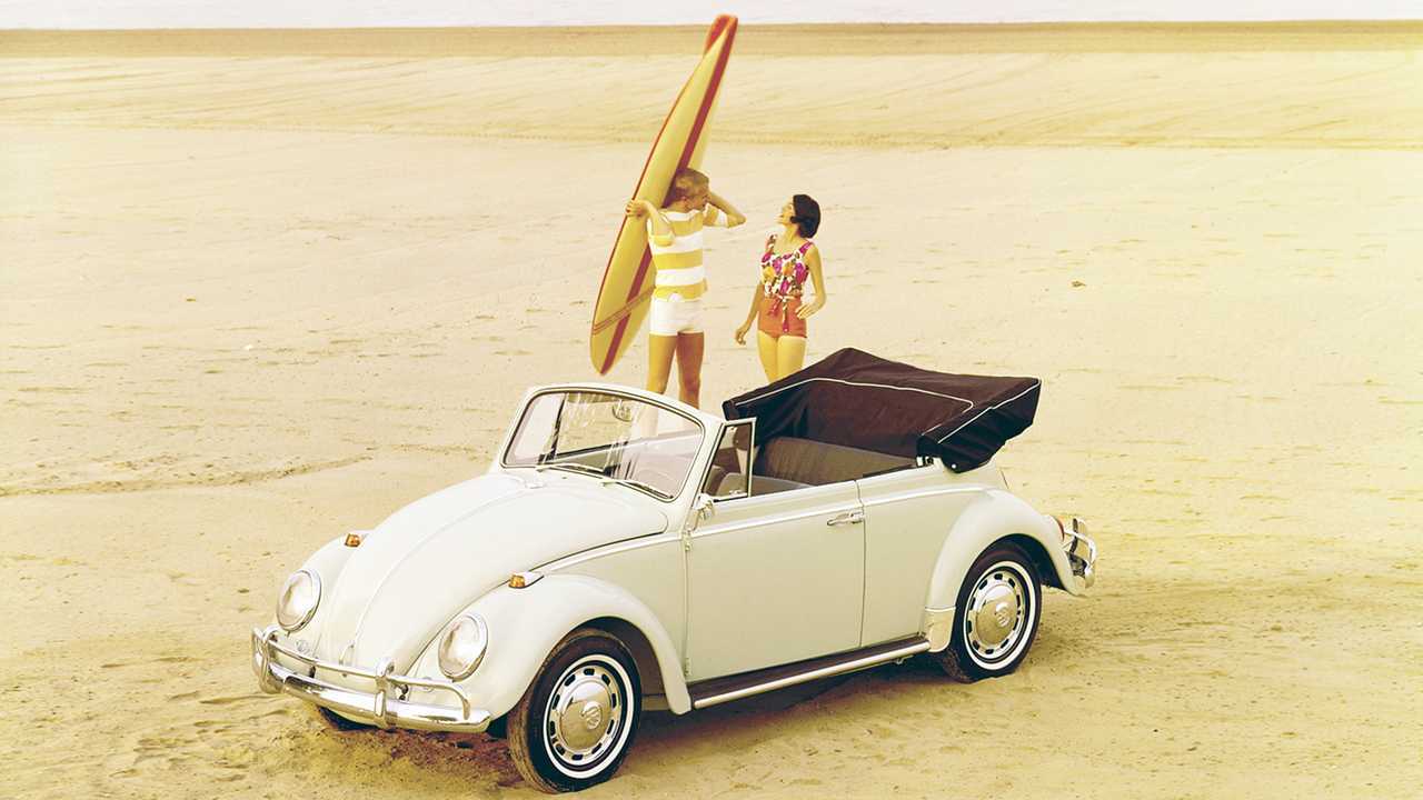 Volkswagen Maggiolino, 81 anni di storia per immagini