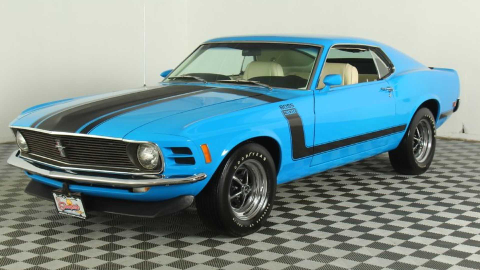 Furious 1970 Ford Mustang Boss 302 Hits Back At Camaros | Motorious