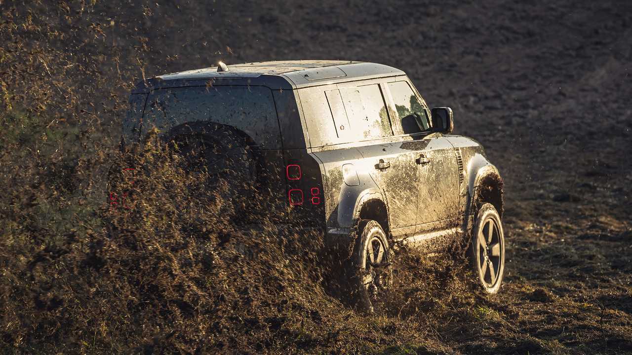 Новый Land Rover Defender на съемках фильма о Джеймсе Бонде
