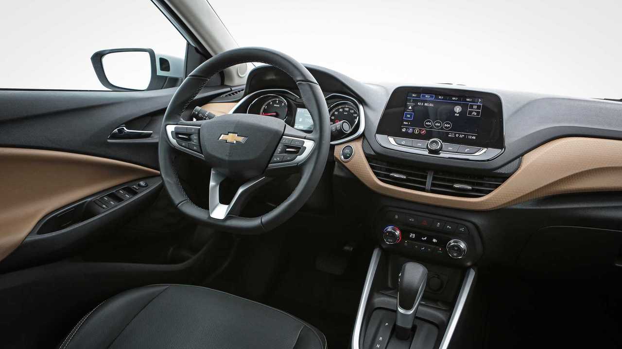 Chevrolet Onix Plus x VW Virtus