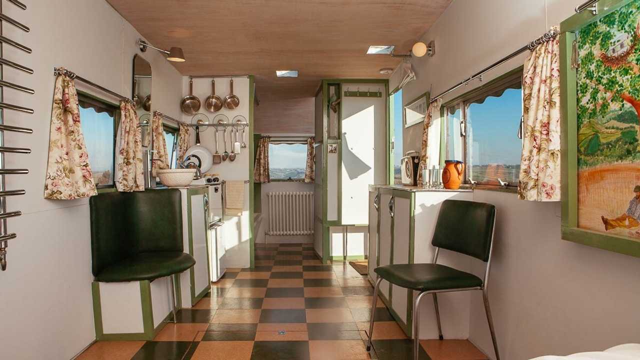 Land Rover hot tub & Bluebird Penthouse caravan