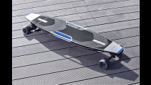 Q3 mit Longboard für die Stadt