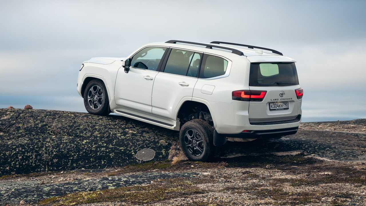 Toyota Land Cruiser 300, la prova di Motor1.com