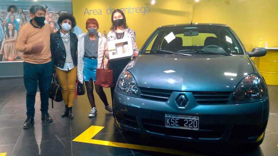 Cette Renault Clio 2 de 2011 n'a jamais roulé !