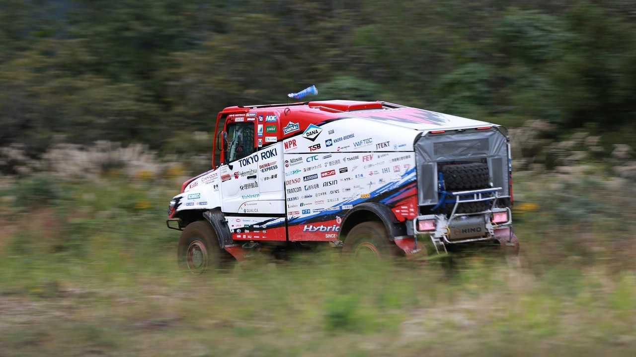 Esquina trasera del camión Rally Dakar Hino 2022