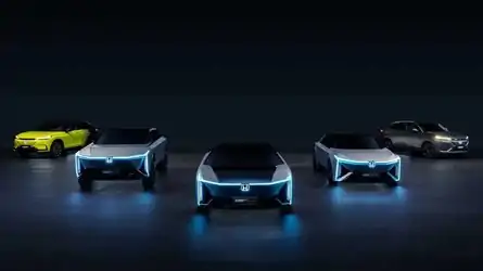 Новый директор Honda обещает большие перемены Honda e:N Series electric concept cars flanked by Honda e:NS1 and e:NP1 EVs
