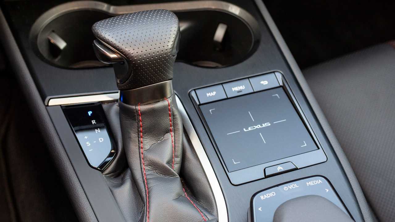 Lexus UX 250h, la prova su strada