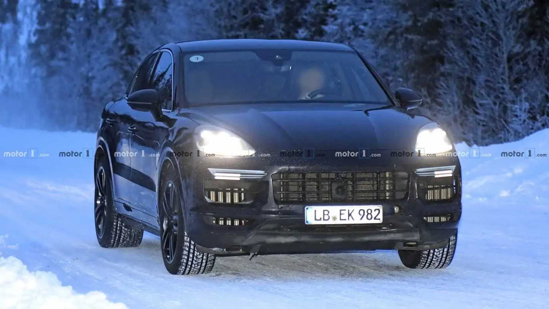 porsche-cayenne-coupe-turbo-spy-photo.jpg