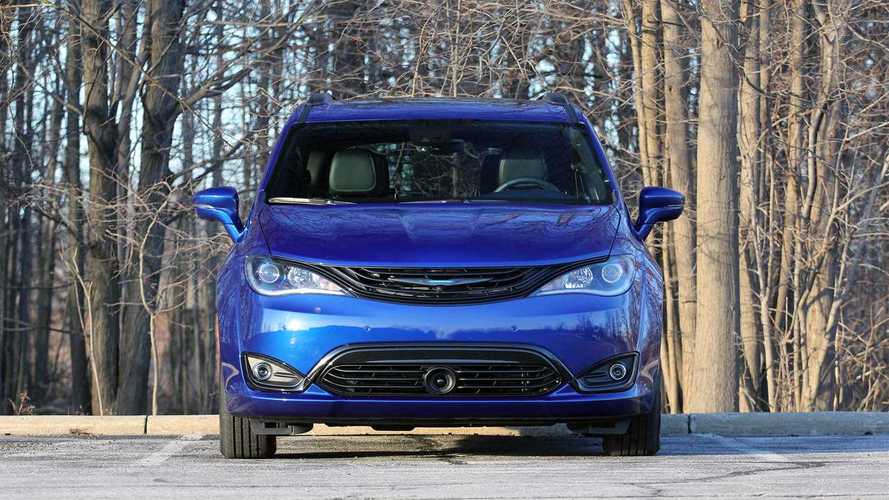 Chrysler Pacifica News And Reviews Motor1 New Chrysler Pacifica To Be Announced Within Two Months