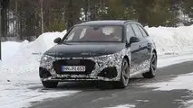 2020 Audi RS4 Avant lifting foto spia
