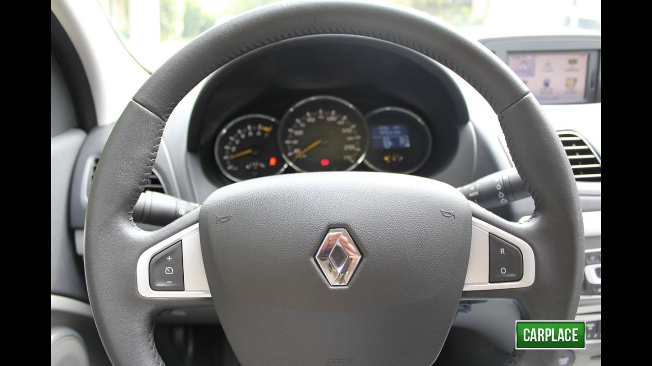 Garagem CARPLACE: Detalhes do acabamento interno do Renault Fluence Privilège 2.0