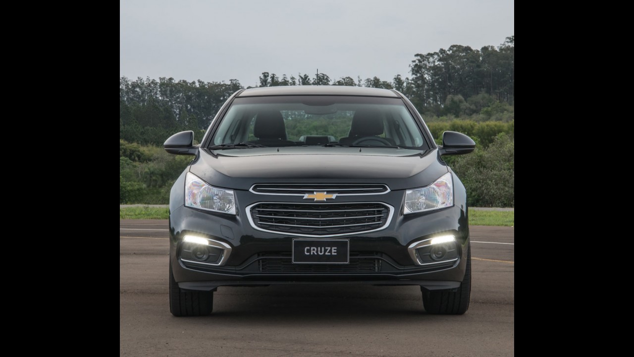 Chevrolet Cruze 2015 muda visual e atualiza mecânica
