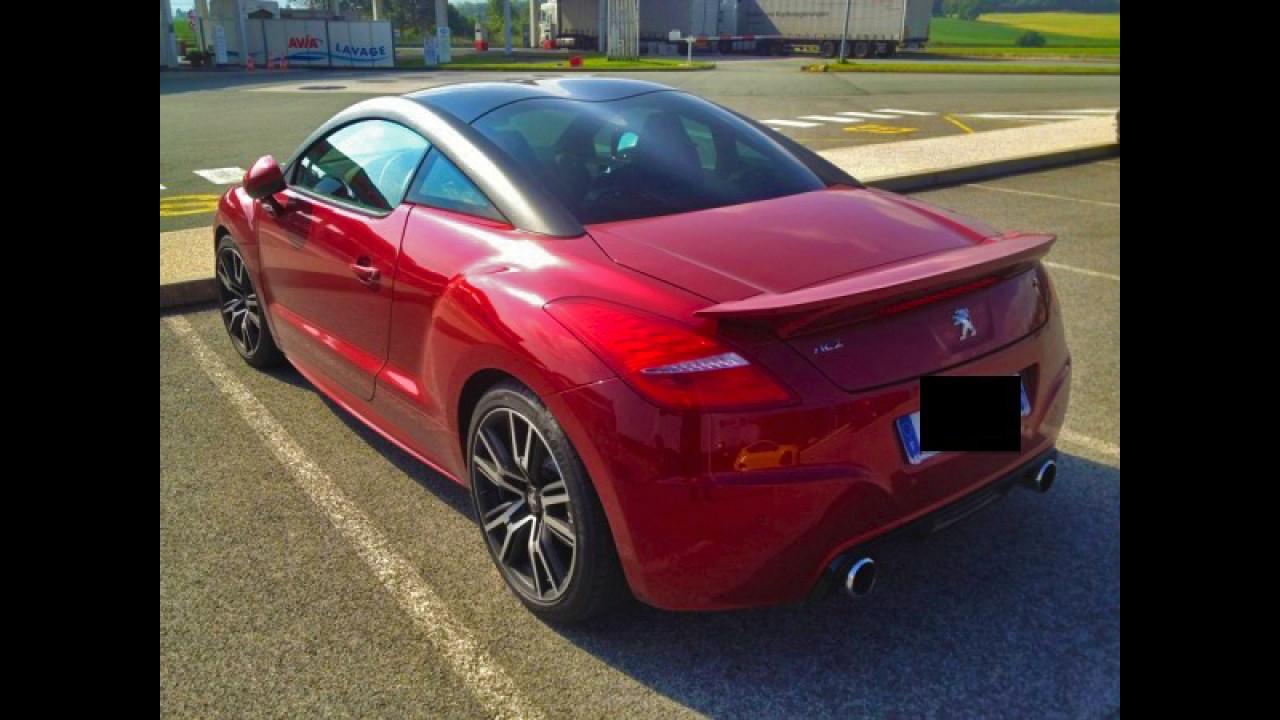 Versão de produção do Peugeot RCZ R é flagrada na Europa