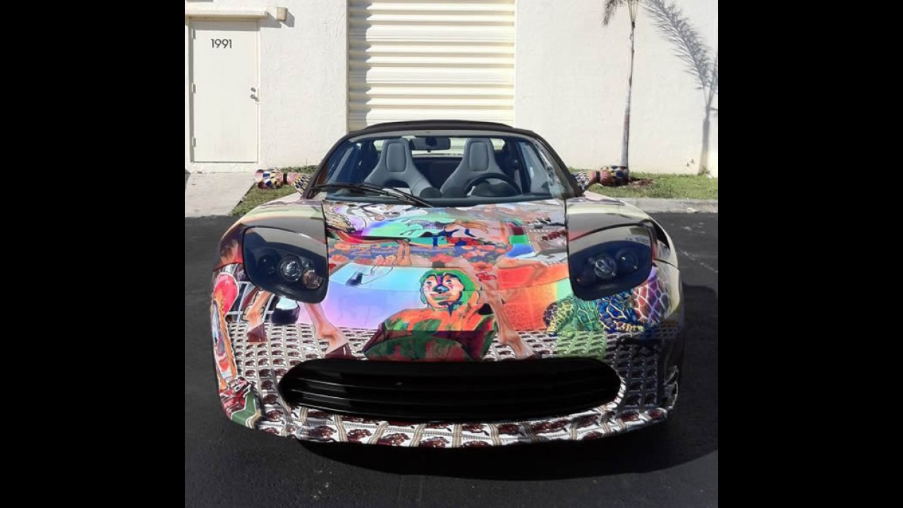Doidão? Tesla ganha visual psicodélico