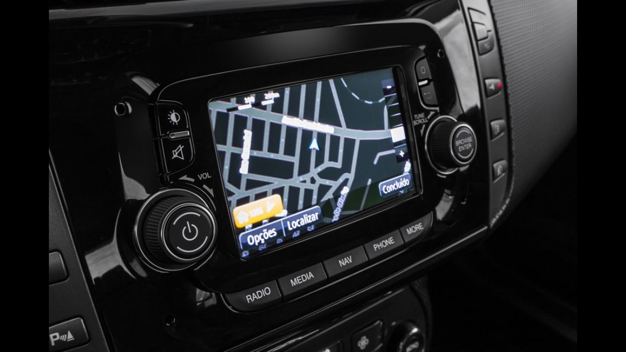 Fiat Bravo 2016 ganha novos itens e versão BlackMotion