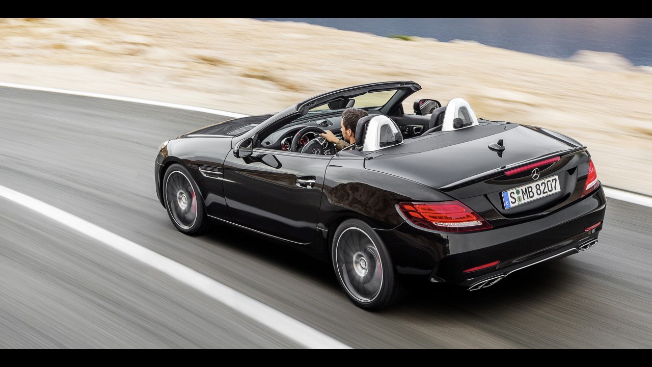 Mercedes SLK estreia visual atualizado e passa a se chamar SLC