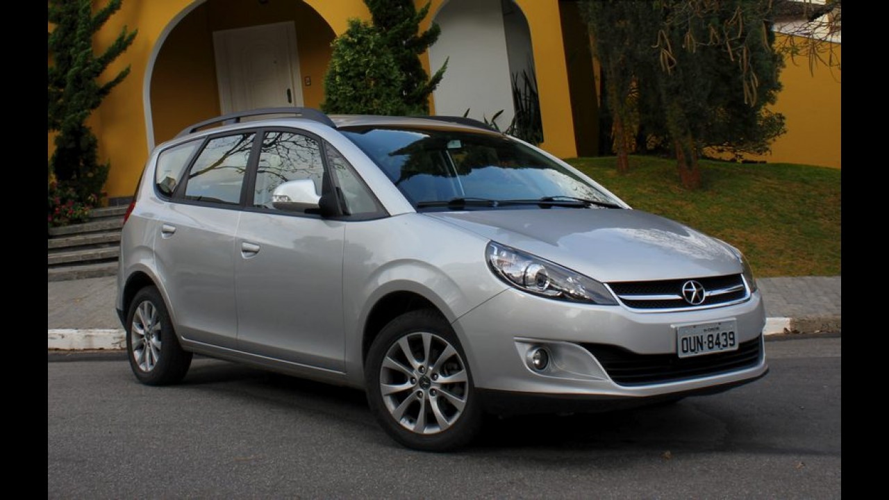 Fit dispara entre monovolumes e Weekend domina entre peruas em agosto