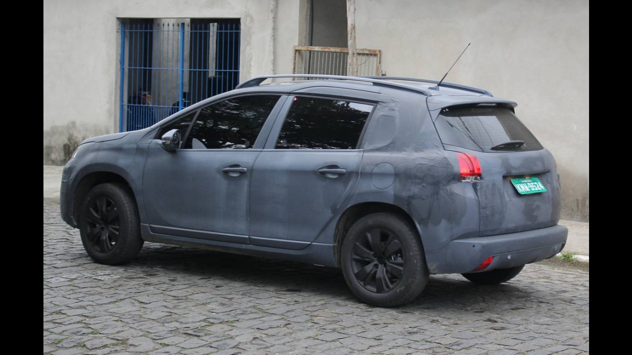 Flagra: duas versões do novo Peugeot 2008 em testes no interior do RJ