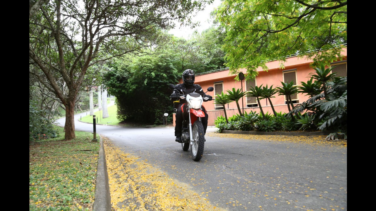Volta Rápida: nova Honda NXR 160 Bros chega com mais fôlego