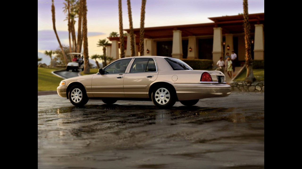 Fim de linha: Ford fabrica última unidade do lendário sedã Crown Victoria no Canadá