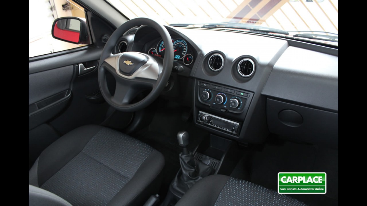 Garagem CARPLACE: Detalhes do acabamento do Chevrolet Celta LT - Fotos em HD