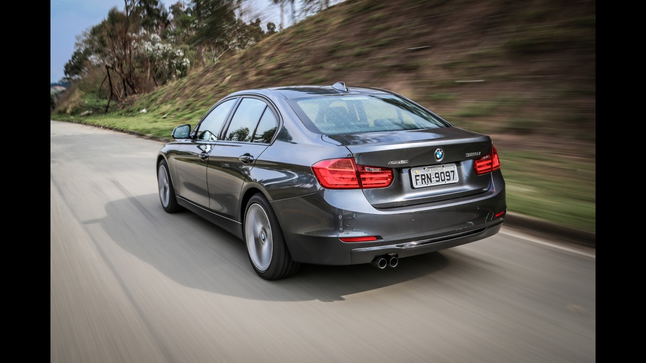 Teste CARPLACE: Mercedes C250 desafia BMW 328i pelo posto de referência