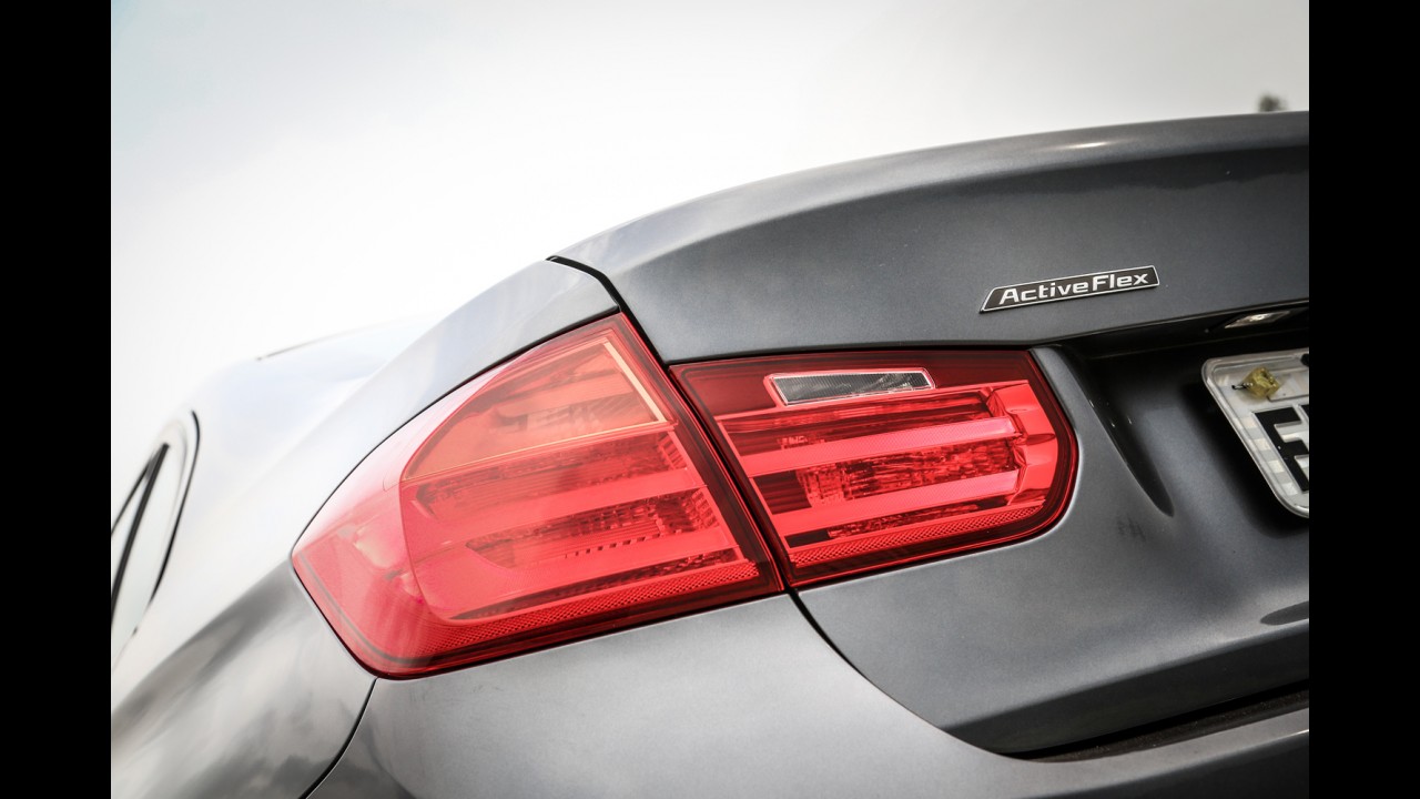 Teste CARPLACE: Mercedes C250 desafia BMW 328i pelo posto de referência