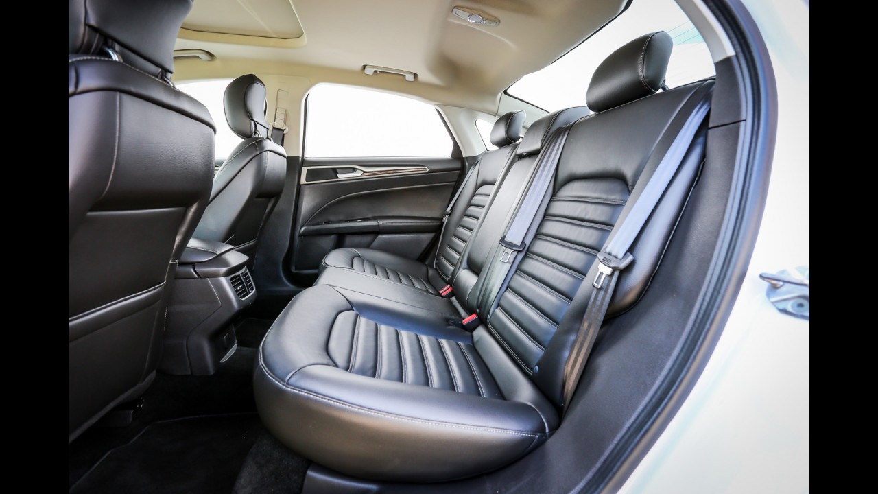 Teste CARPLACE: Altima encara Fusion pela vaga na diretoria