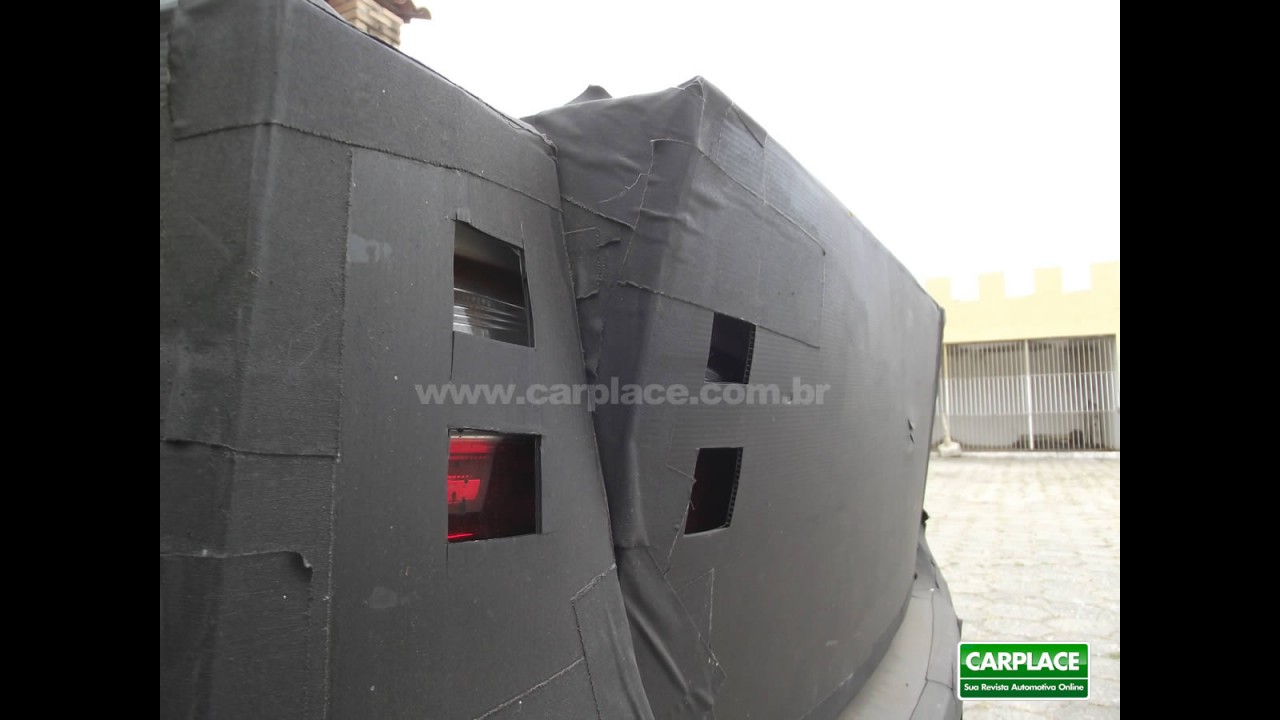 Novo Fiat Siena: Leitor flagra novo sedan camuflado - Veja fotos também do interior