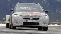 Skoda Superb facelift spy photo