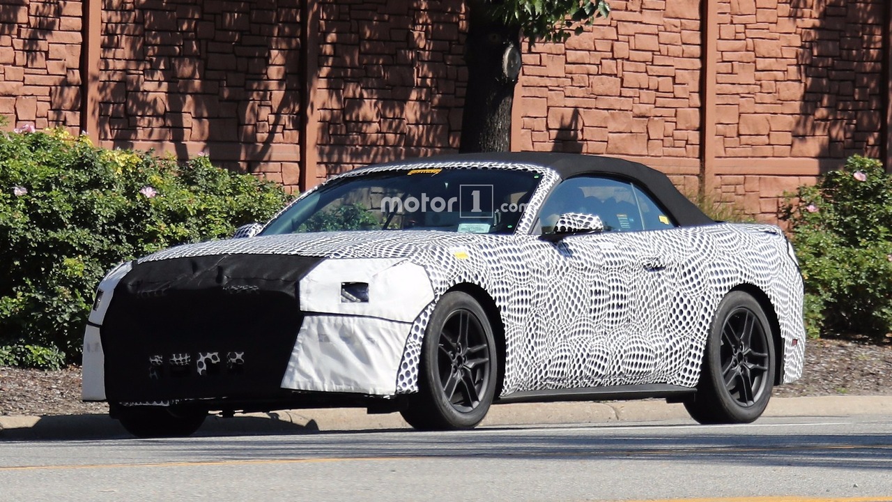 2018 Ford Mustang Convertible spy photo