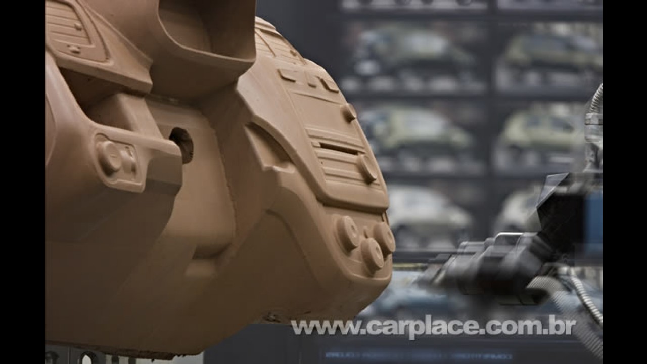 Segredo! GM divulga novo interior e novo carro em fotos de evento - Será o Crossover Agile?