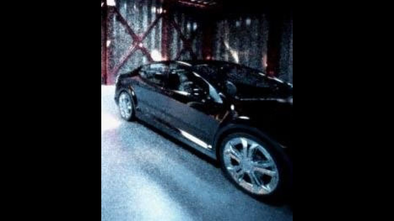 Novo Peugeot 408 é flagrado - Modelo deve ser apresentado em Genebra