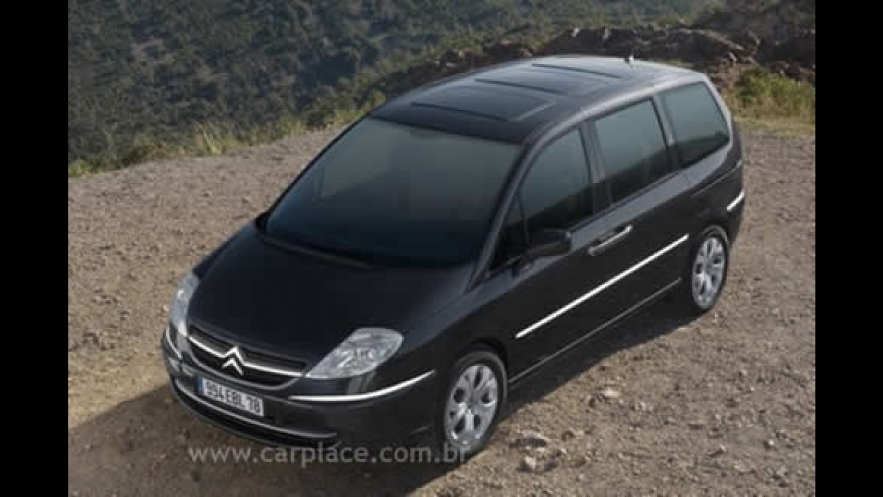 Citroën mostra C8 2008 com pequenas mudanças e novo motor motor 2.2 HDi