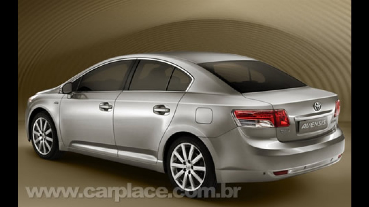 Toyota divulga novas imagens do sedan Avensis e da nova perua Avensis Tourer
