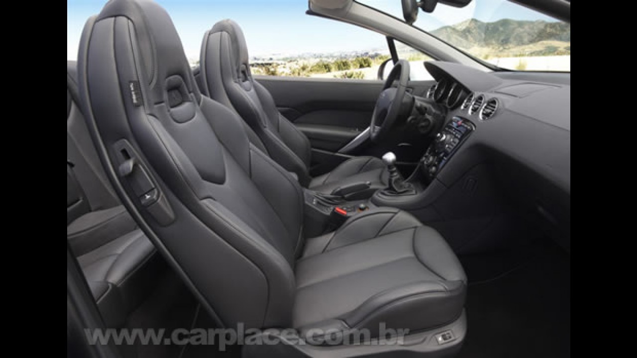 Peugeot revela fotos do novo 308 Coupé Cabriolet - Modelo será lançado em Paris