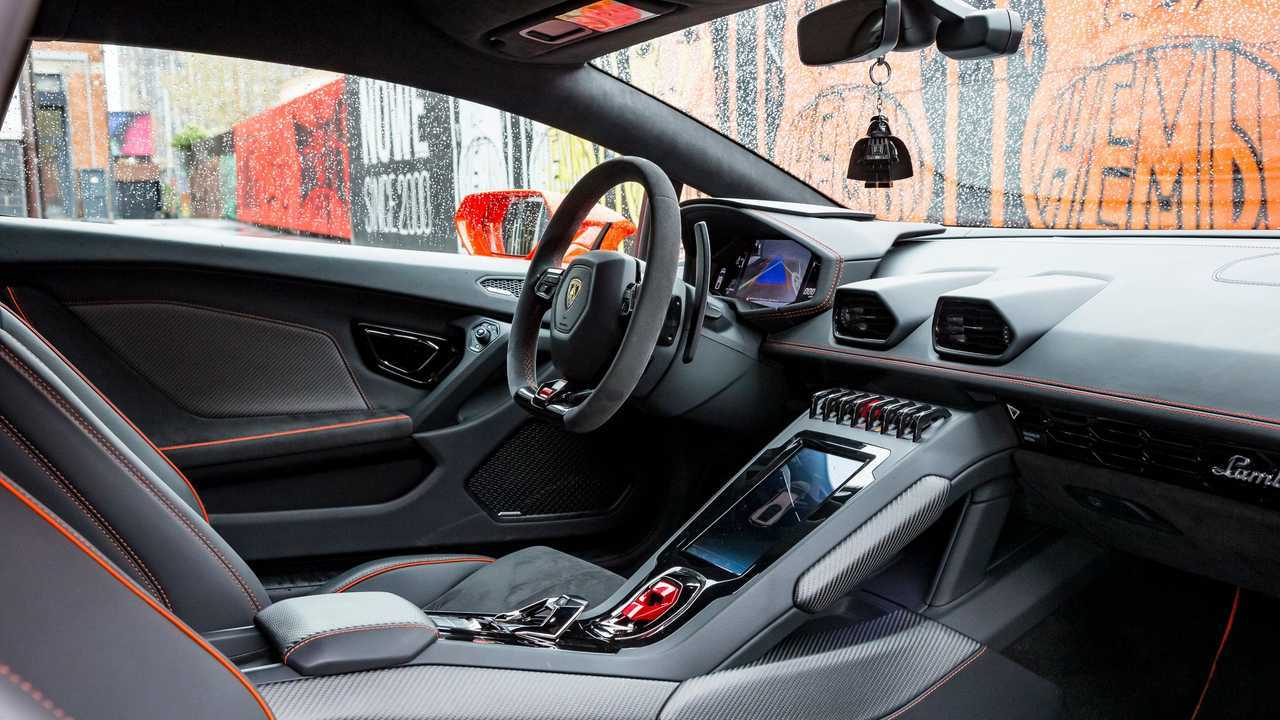 Lamborghini Huracan салон
